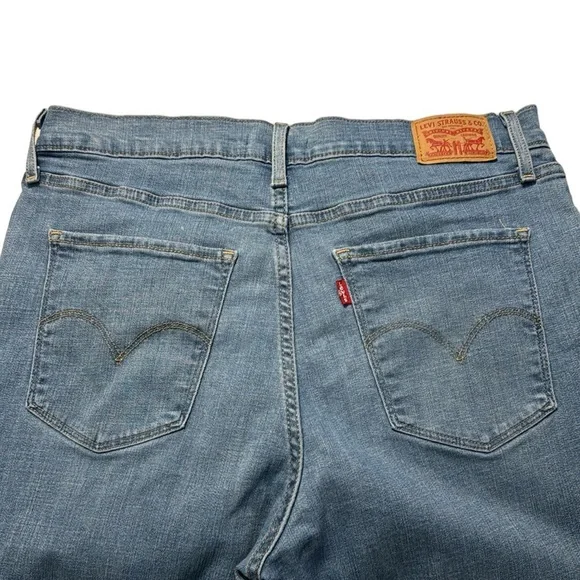 Levi's 724 High Rise Straight Leg Jeans Womans 33 Light Wash Distressed - Picture 4 of 8